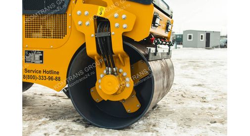 XMR403S-front-wheel-left Дорожный каток XCMG XMR403S