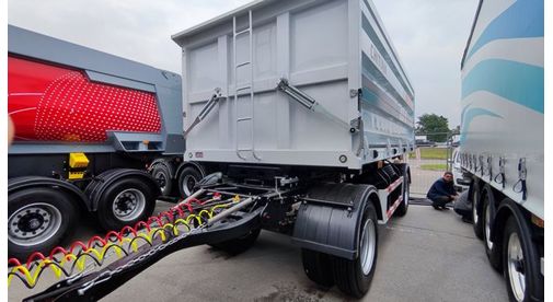 Автопоезд-зерновоз Shacman L3000 6х4 фото 3 Автопоезд-зерновоз Shacman L3000 6х4
