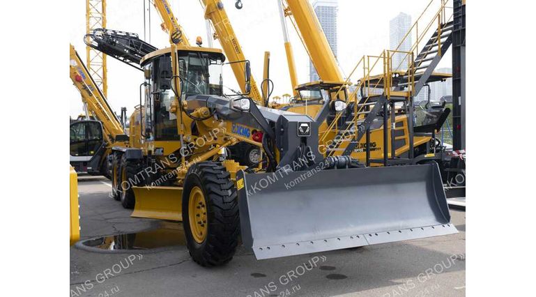 Автогрейдер XCMG GR2205AT Автогрейдер XCMG GR2205AT полный привод